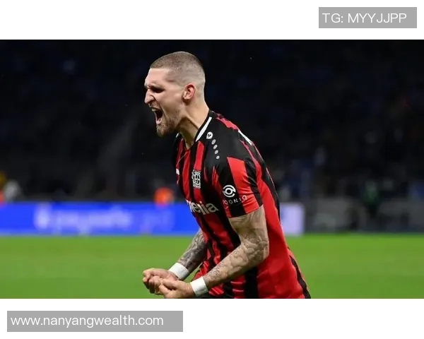 晚成足球明星的故事与成就揭秘，如何在逆境中崛起成为传奇球员